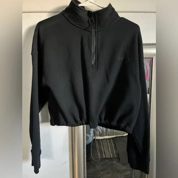 Ownu crop v-neck zip up black hoodie - Picture 1 of 3